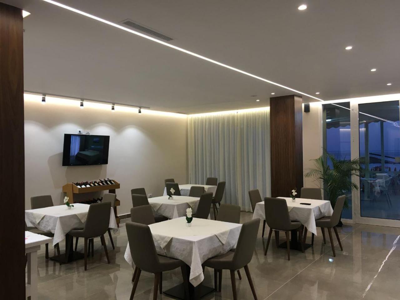 Hotel Maren Durres Bagian luar foto
