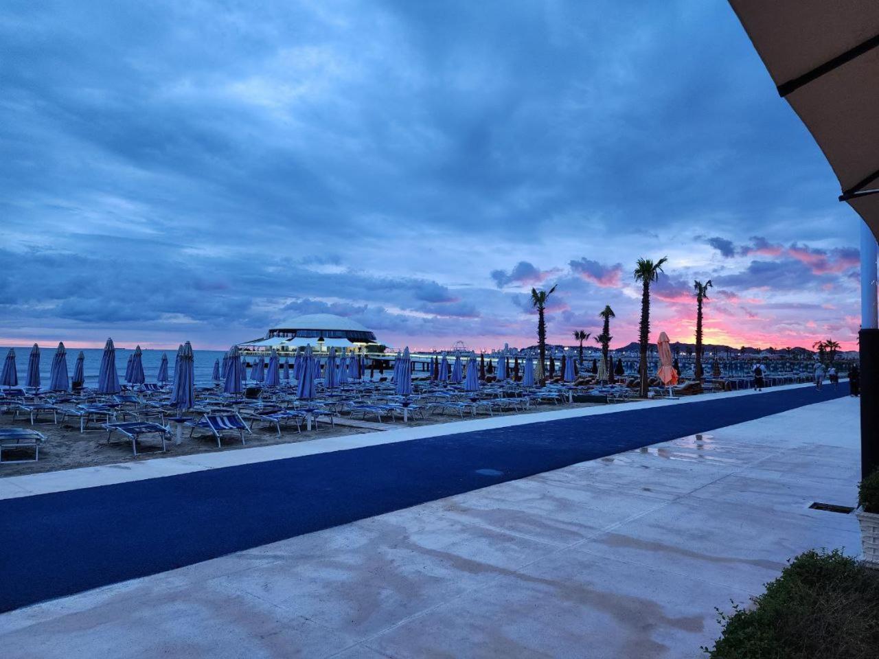 Hotel Maren Durres Bagian luar foto