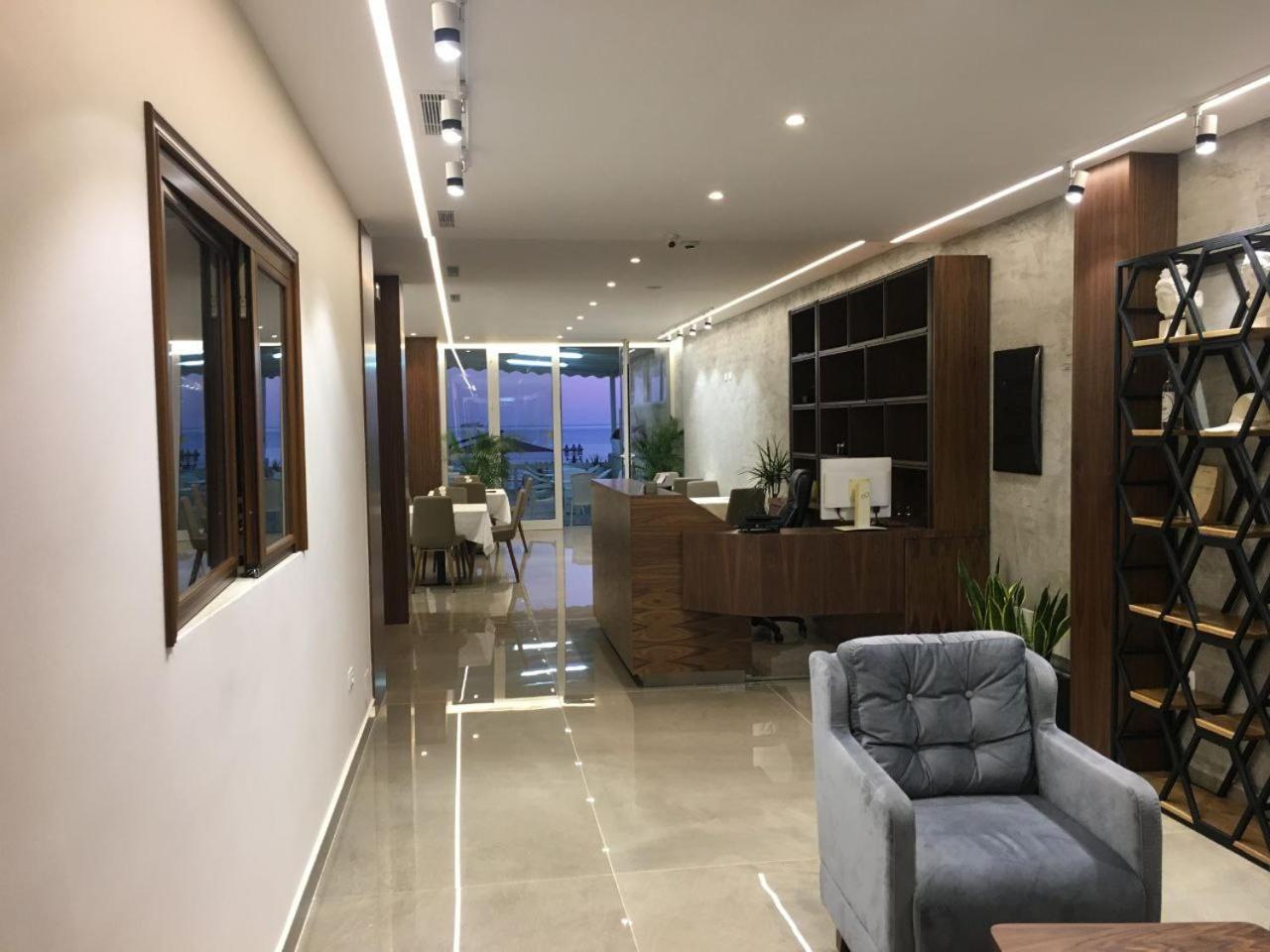 Hotel Maren Durres Bagian luar foto