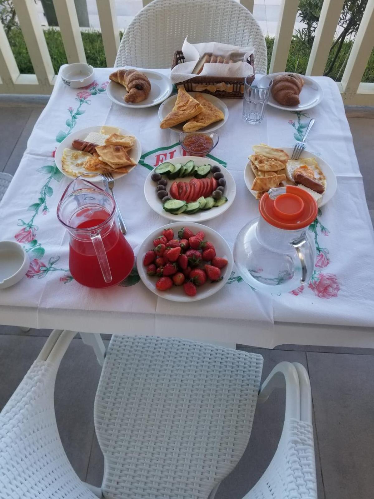 Hotel Maren Durres Bagian luar foto