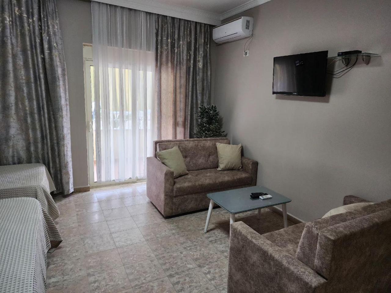 Hotel Maren Durres Bagian luar foto