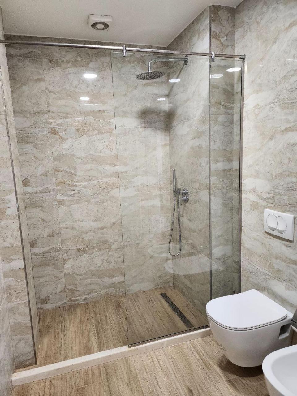 Hotel Maren Durres Bagian luar foto