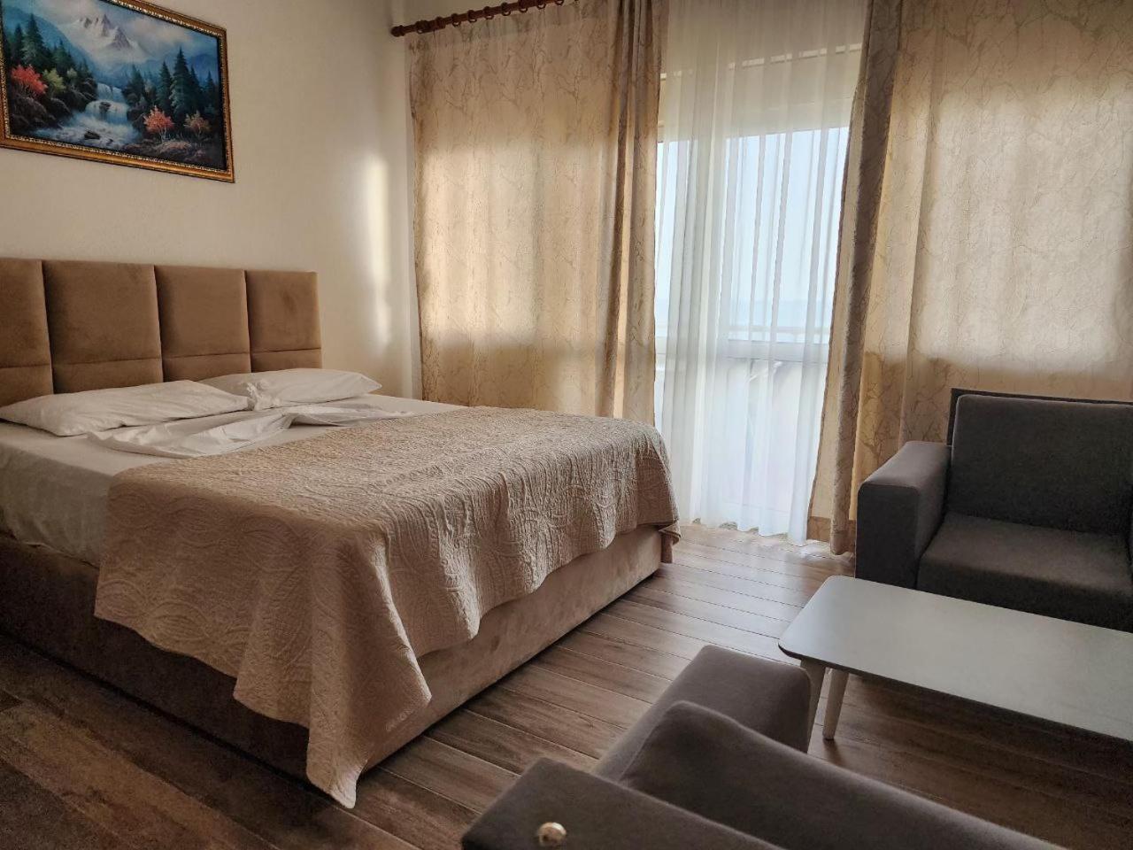 Hotel Maren Durres Bagian luar foto